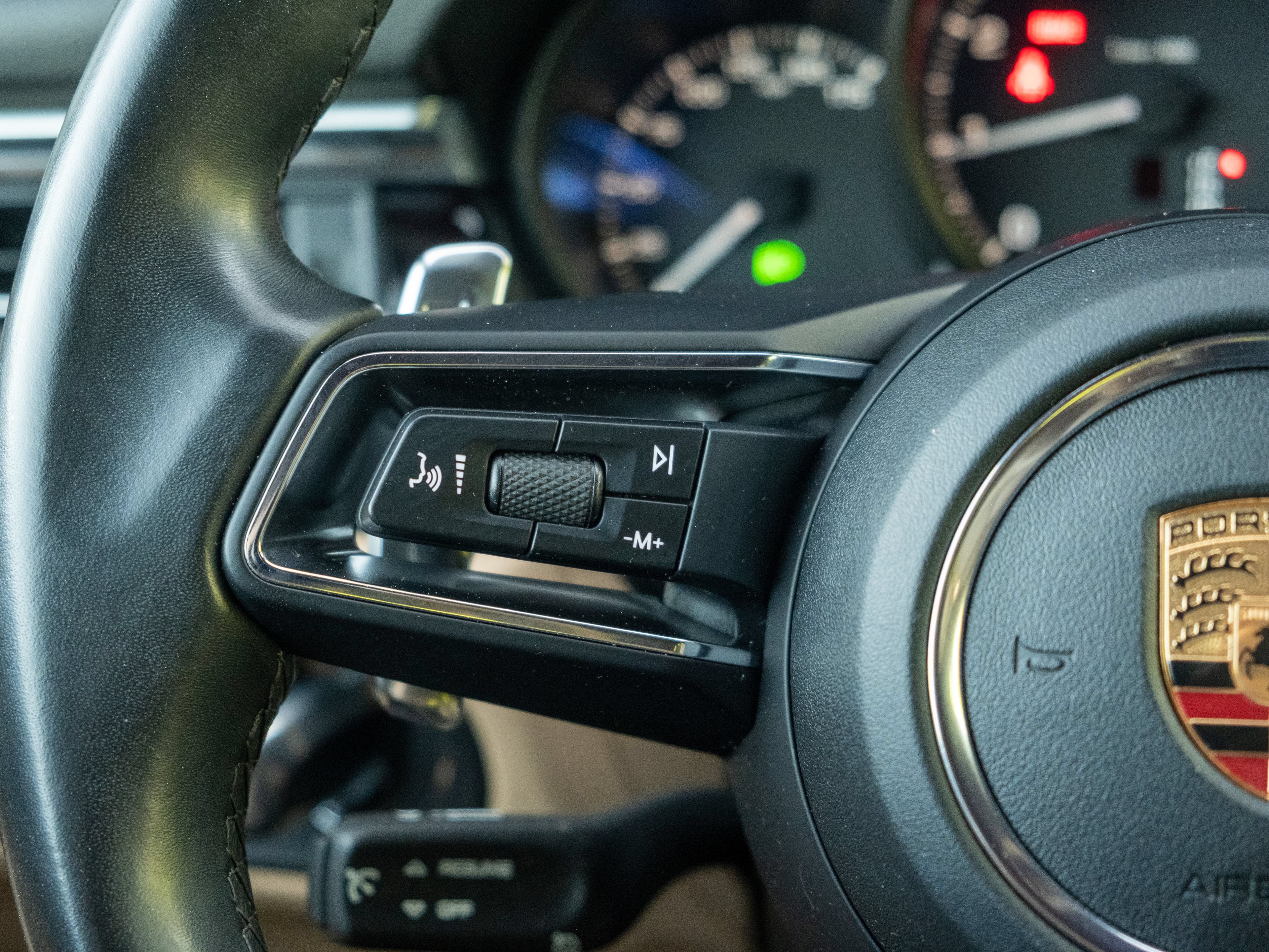 Certified 2022 Porsche Macan AWD/4WD image 25