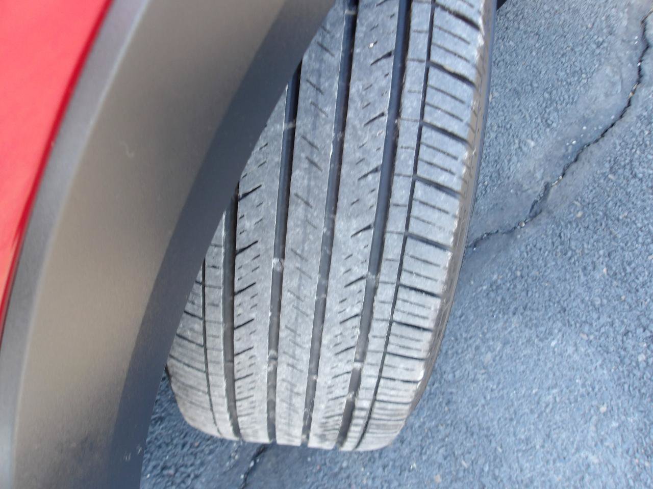 Used 2024 Chevrolet Trax RS w/ Sunroof Package FWD image 25