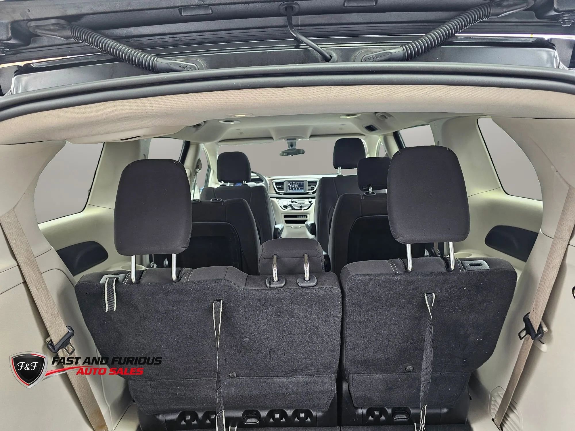 Used 2022 Chrysler Voyager LX FWD image 30