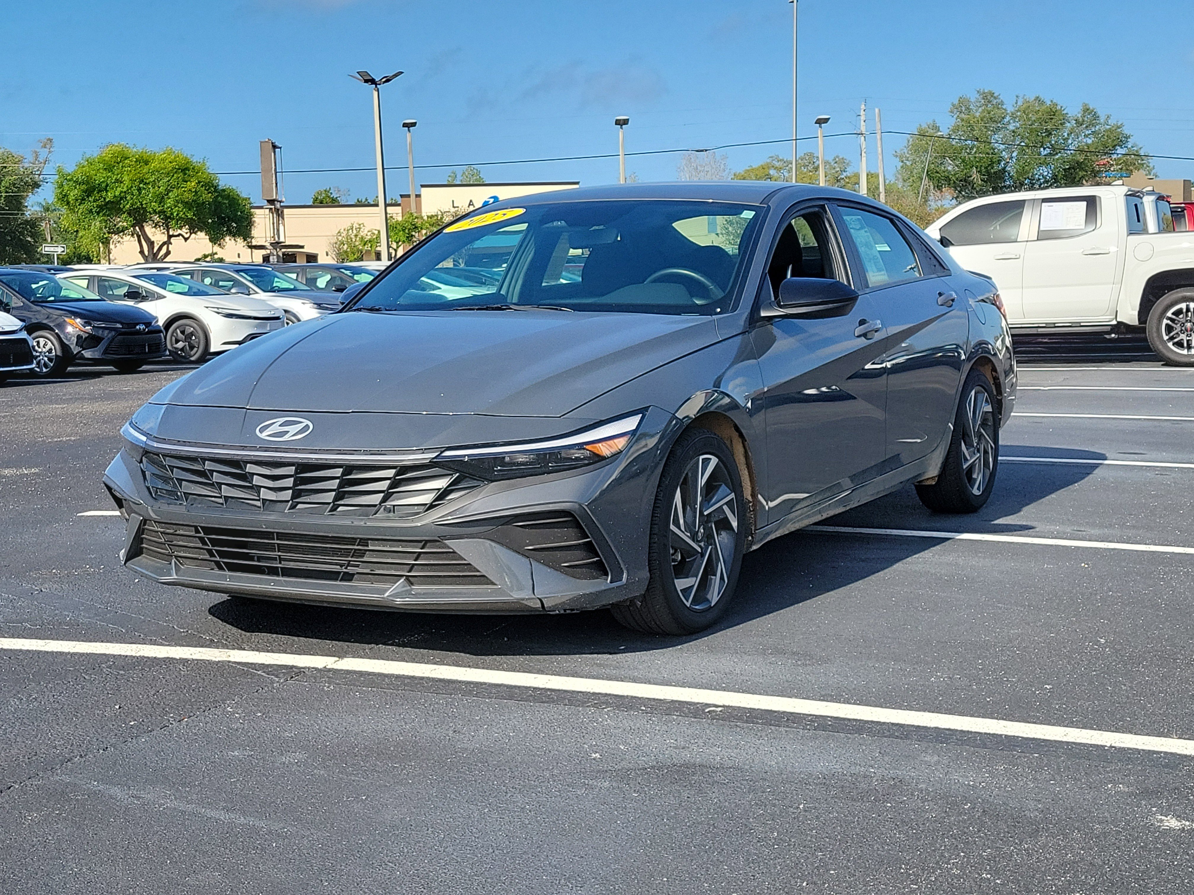 Used 2025 Hyundai Elantra Sport image 3