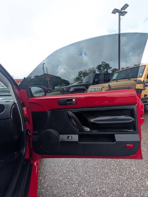 Used 2008 Volkswagen Beetle SE FWD image 16