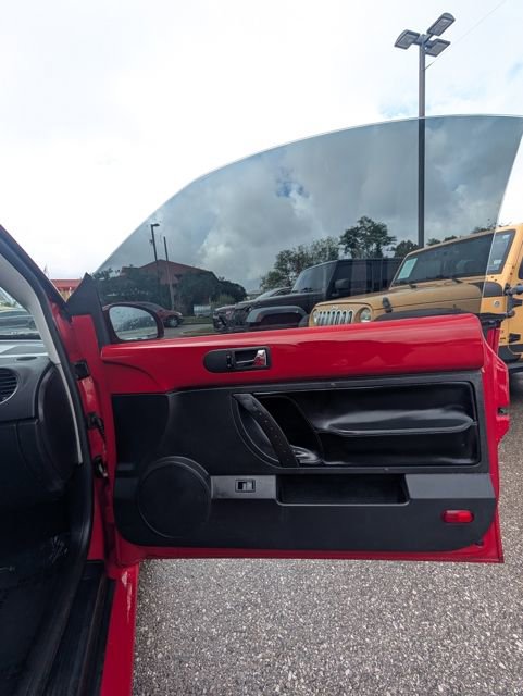 Used 2008 Volkswagen Beetle SE image 16