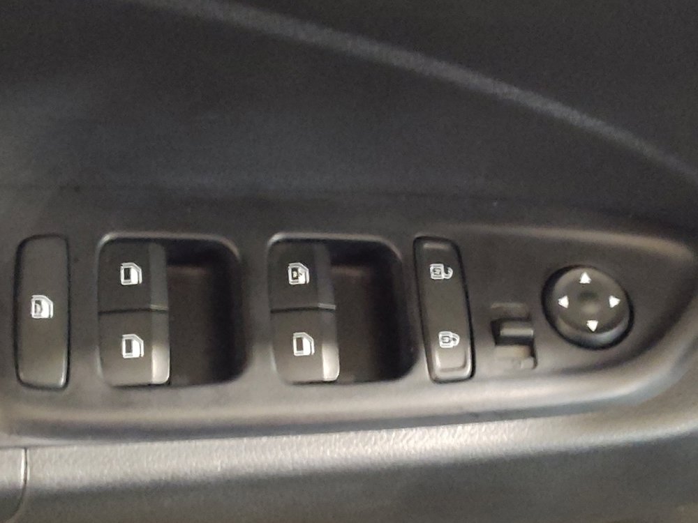 Used 2025 Hyundai Venue SEL FWD image 27