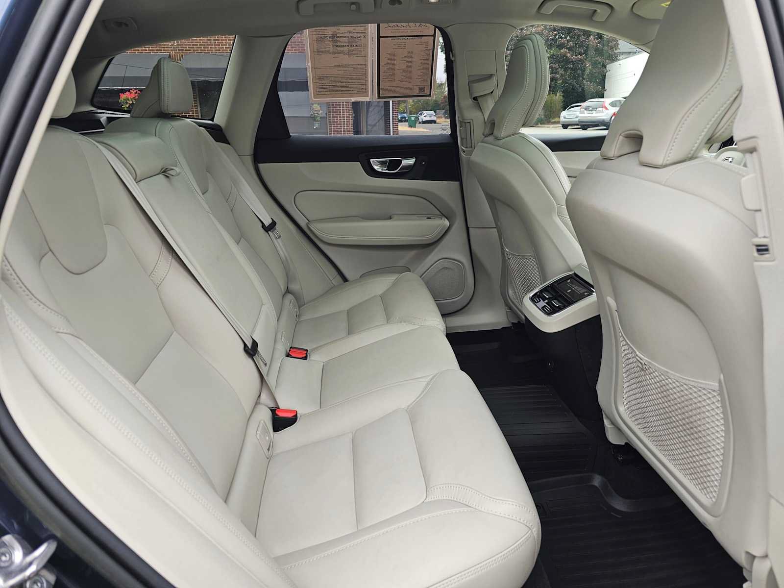 Used 2023 Volvo XC60 B6 Ultimate w/ Protection Package Premier AWD/4WD image 14