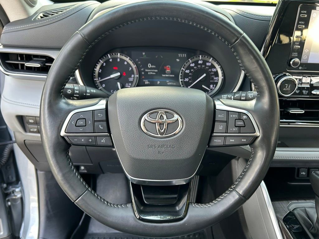 Used 2021 Toyota Highlander Limited image 19