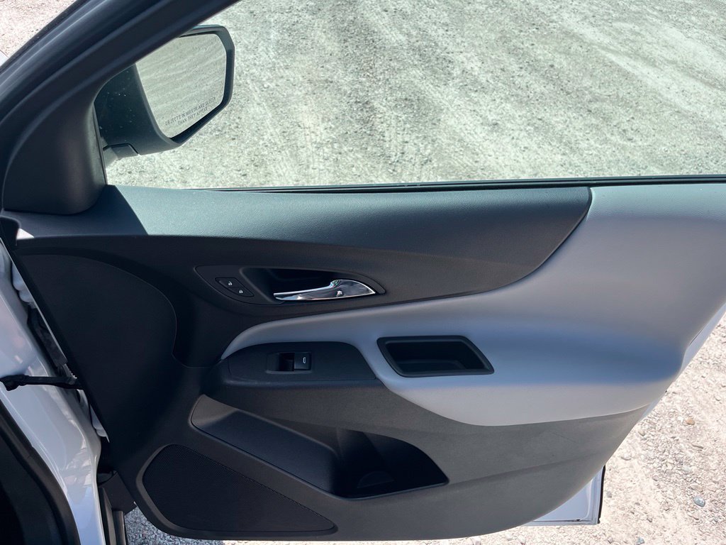 Used 2023 Chevrolet Equinox LS FWD image 34