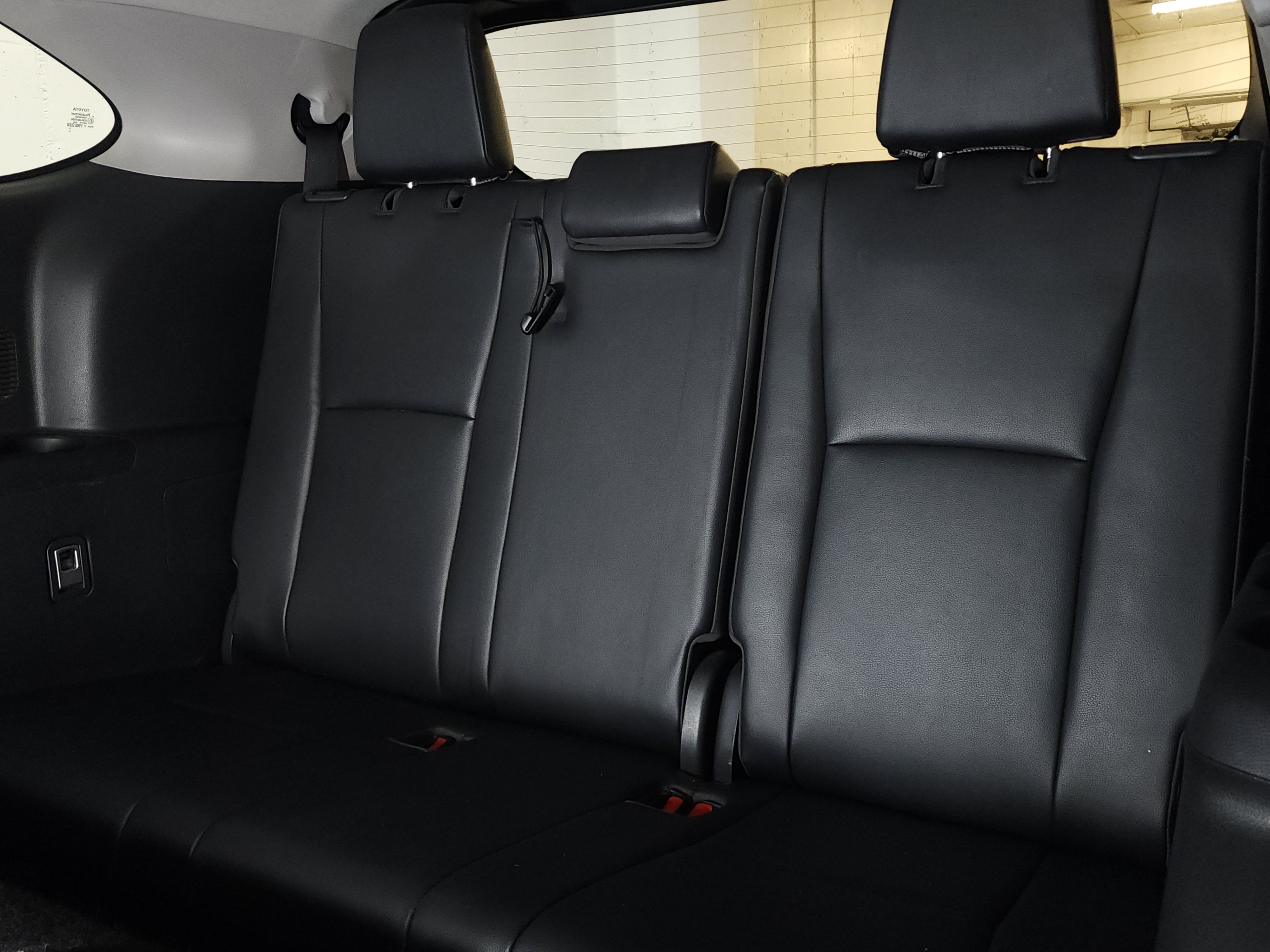 Used 2020 Toyota Highlander XLE AWD/4WD image 19