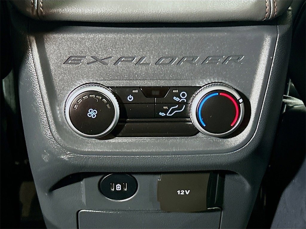 Used 2025 Ford Explorer Active w/ Active Comfort Package image 23