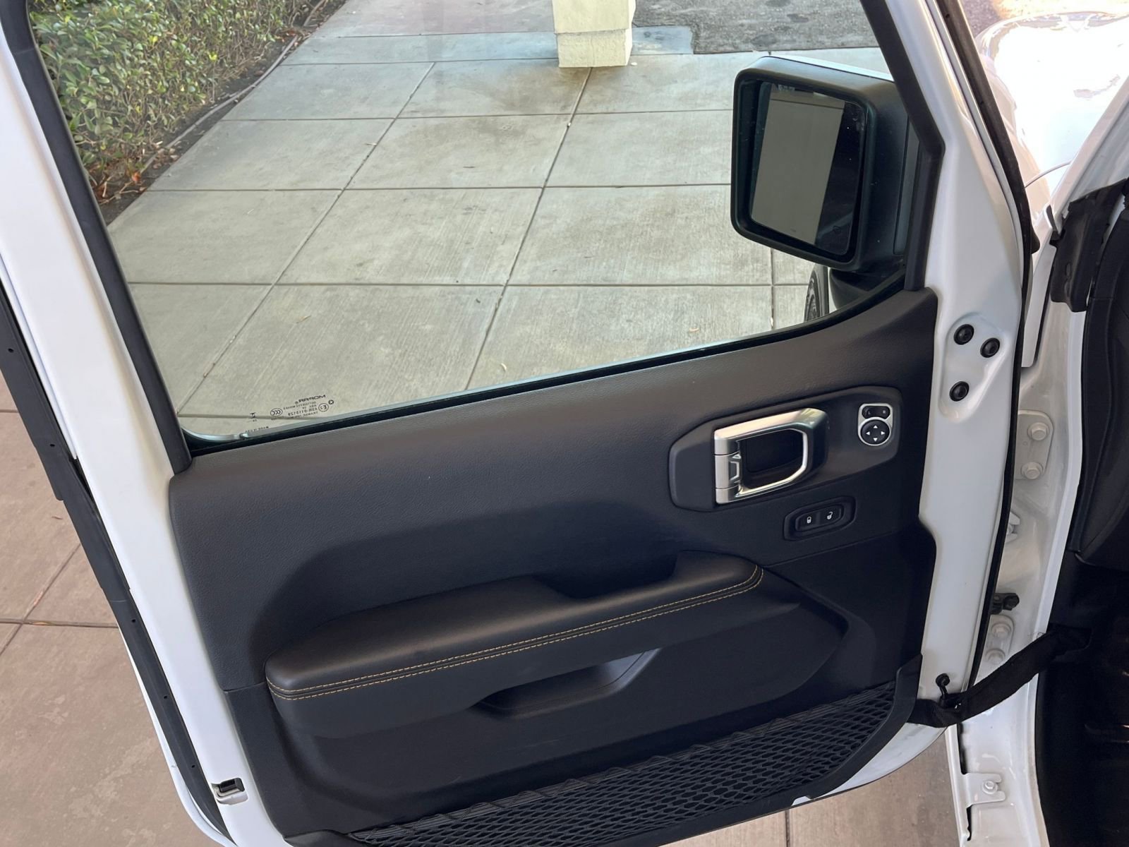 Used 2025 Jeep Wrangler Sahara image 20