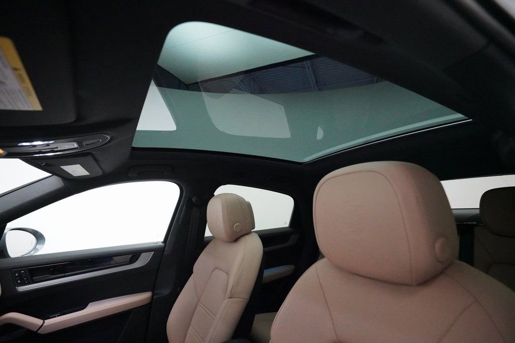 Certified 2026 Porsche Cayenne Coupe image 18