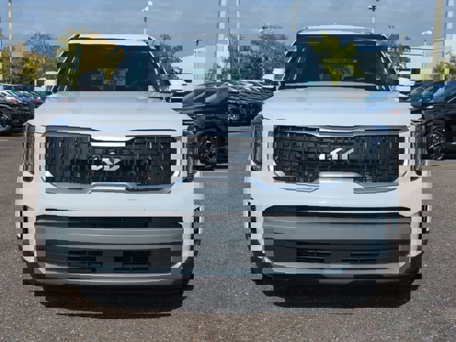 Used 2023 Kia Telluride EX w/ EX Captain's Chair Package image 9