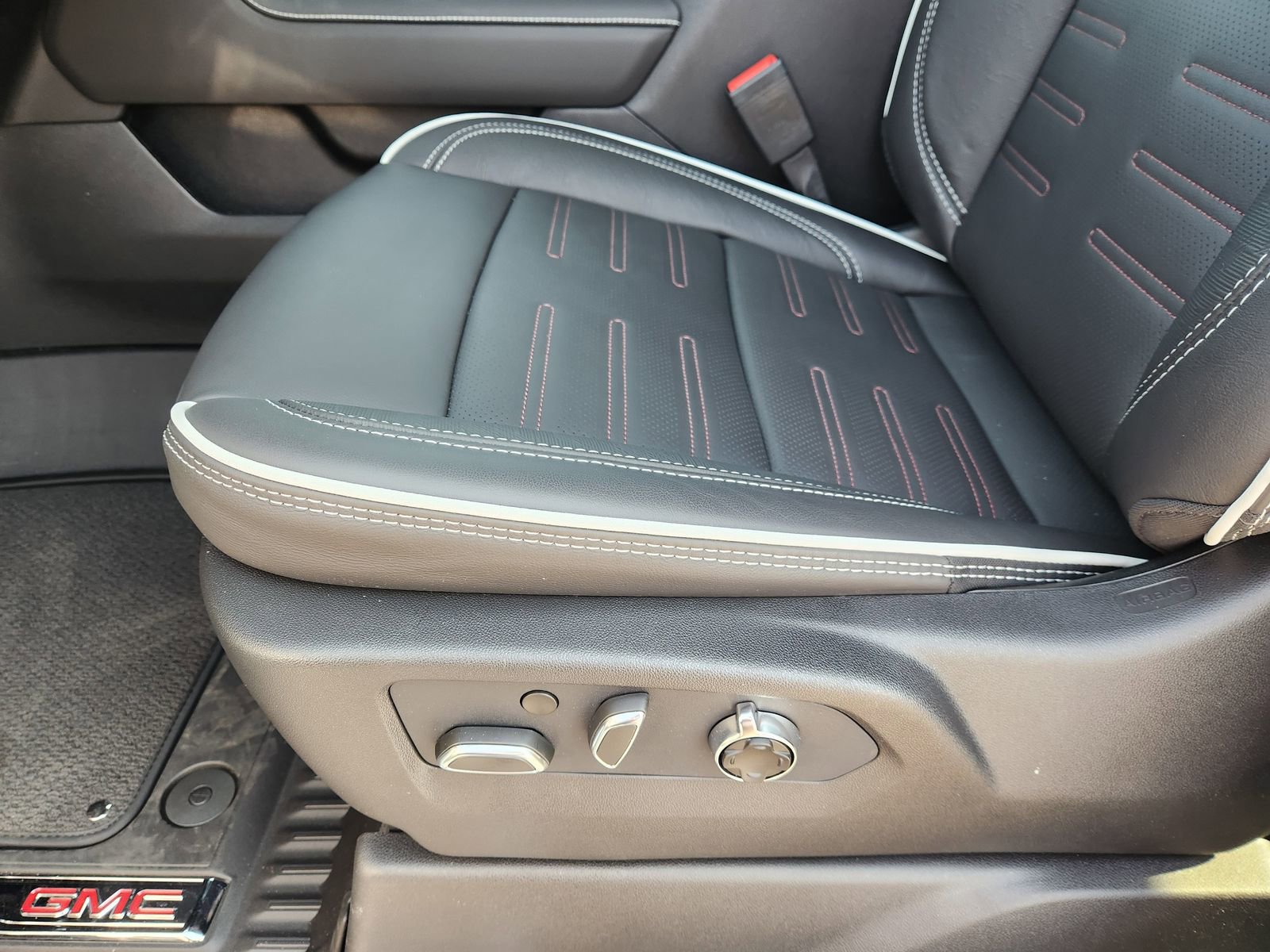 New 2026 GMC Sierra 2500 AT4X image 28