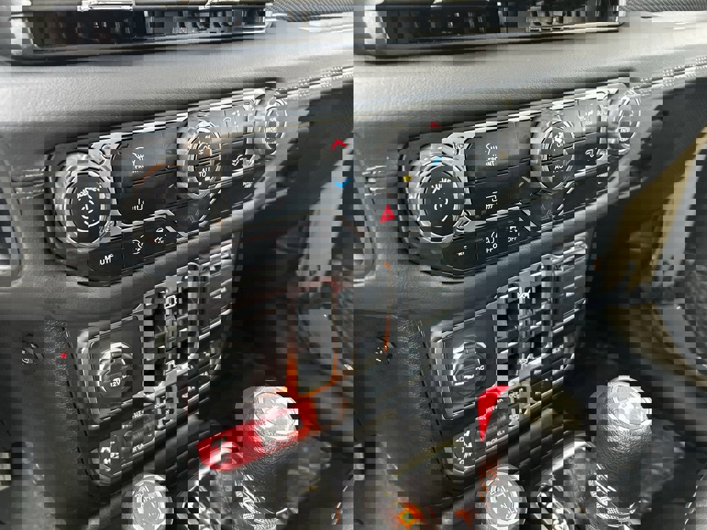 Used 2025 Jeep Wrangler Unlimited Rubicon image 24