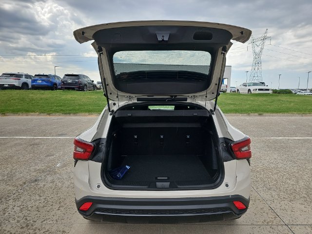 Used 2026 Chevrolet Trax RS FWD image 25