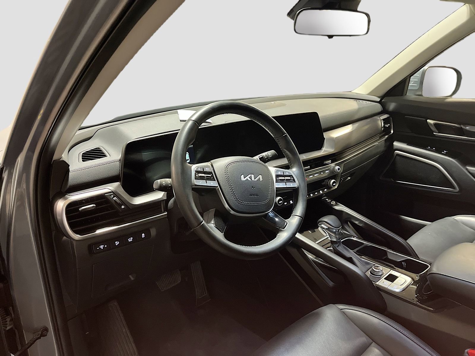 Used 2025 Kia Telluride S image 9