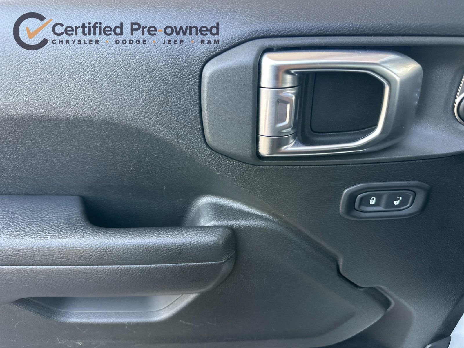 Used 2023 Jeep Wrangler Unlimited AWD/4WD image 12