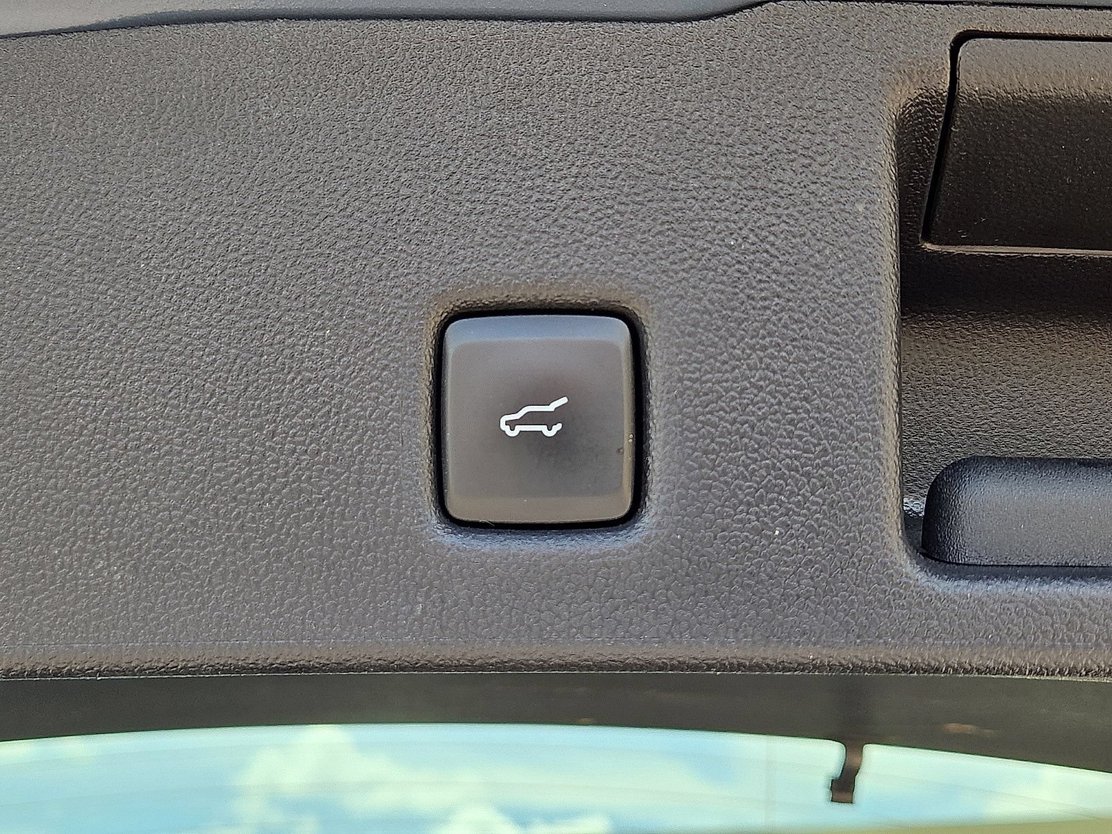 Used 2025 Ford Escape SE FWD image 14