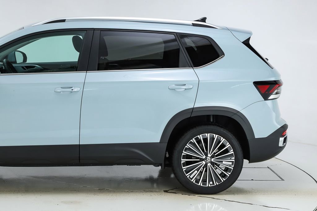 New 2026 Volkswagen Taos SE FWD image 4