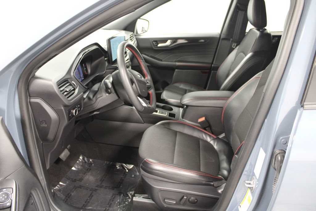 Used 2025 Ford Escape ST-Line w/ Tech Pack #1 FWD image 22