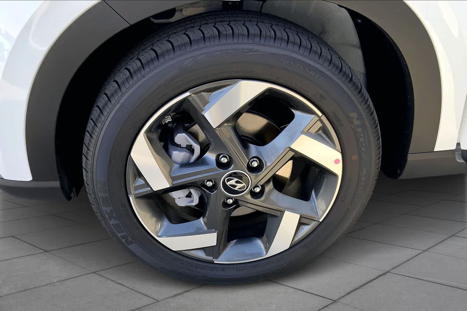New 2026 Hyundai Venue SEL FWD image 11