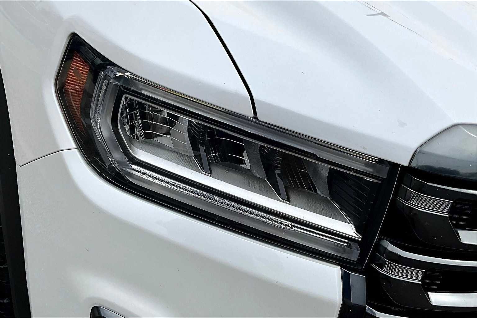 Certified 2022 GMC Acadia AT4 image 26