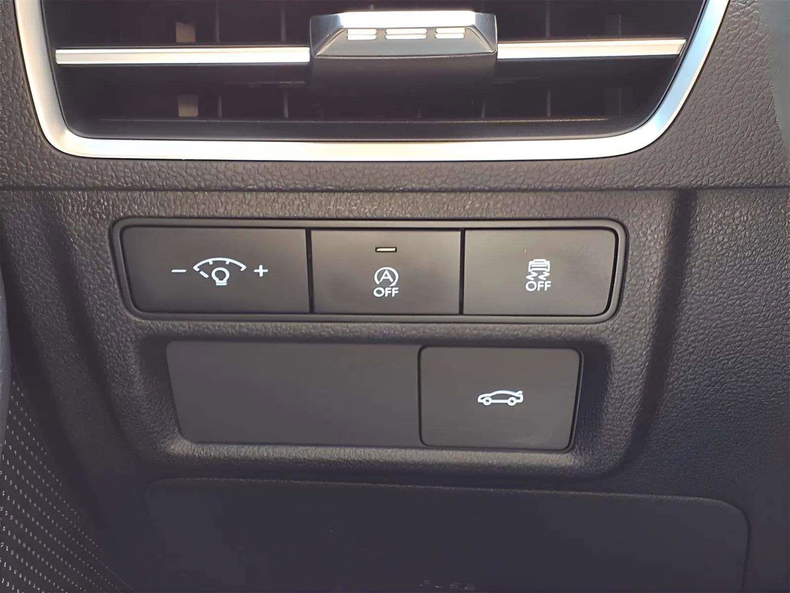 Certified 2025 Hyundai Sonata SE image 13