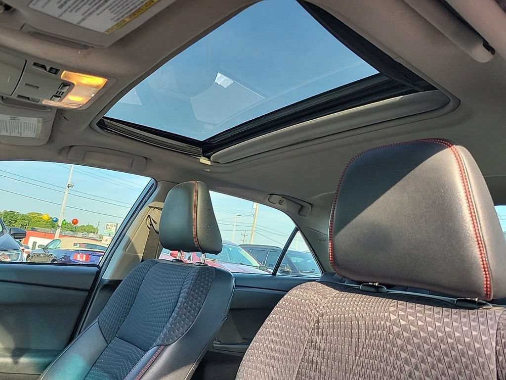 Used 2015 Toyota Camry SE w/ Moonroof Package FWD image 28