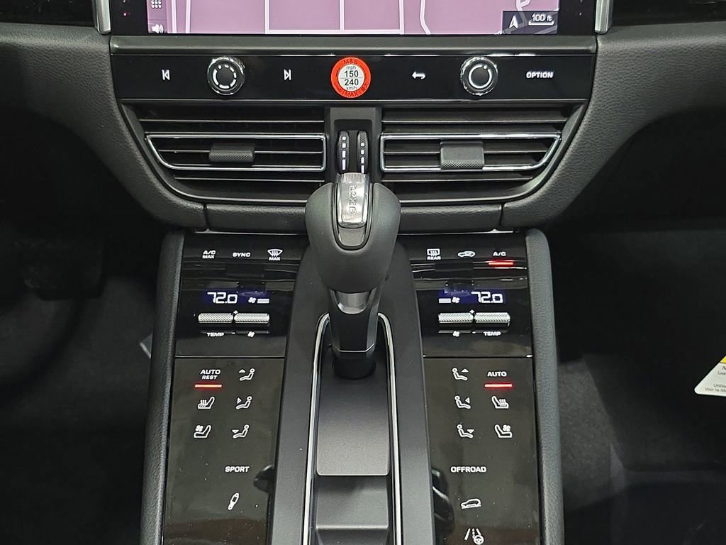 Certified 2025 Porsche Macan image 19