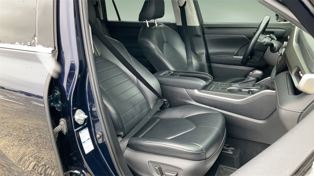 Used 2020 Toyota Highlander XLE image 15