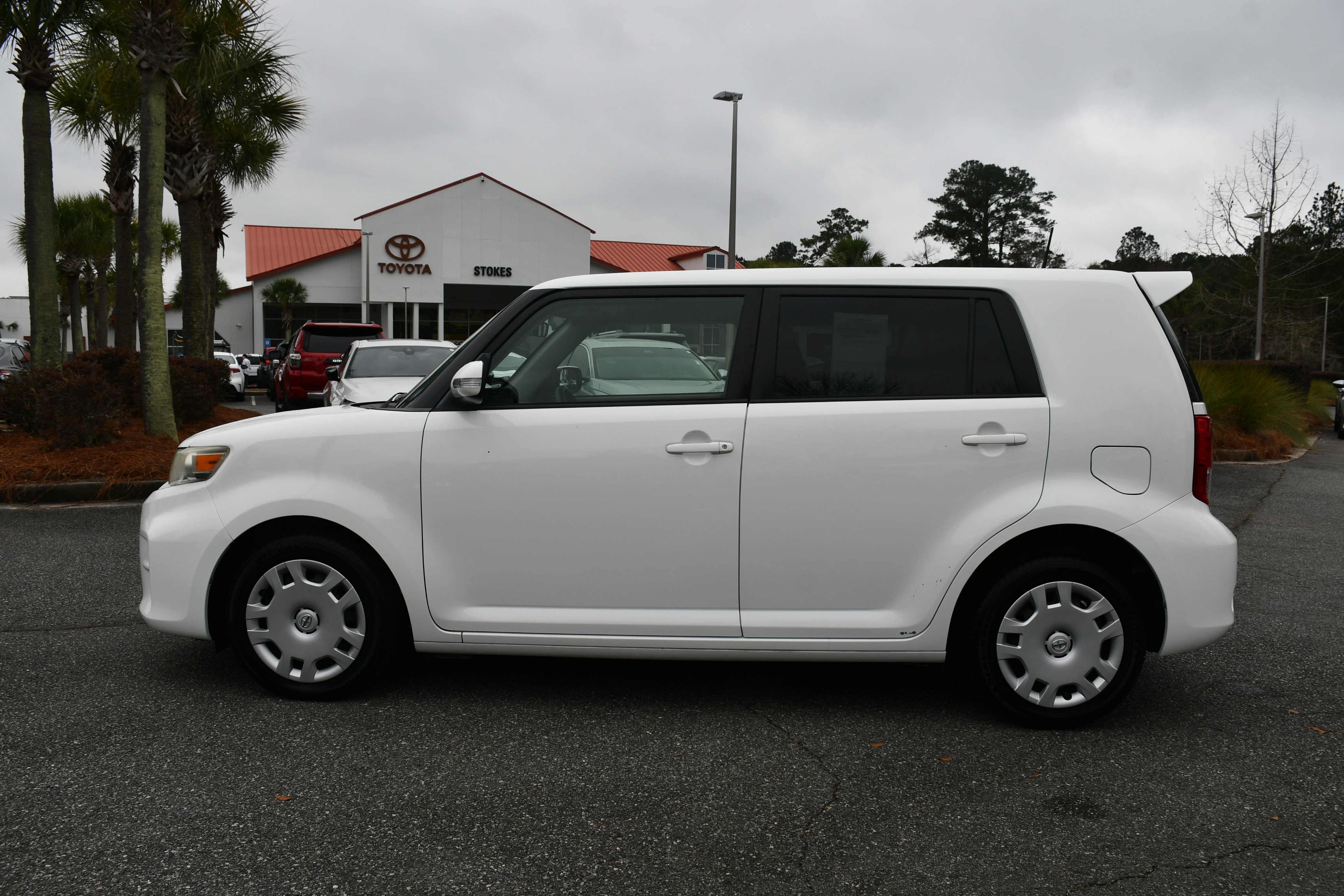 Used 2015 Scion xB image 2