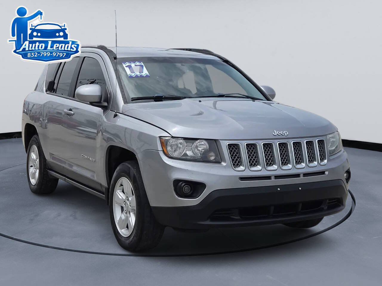 Used 2017 Jeep Compass Latitude FWD video 2