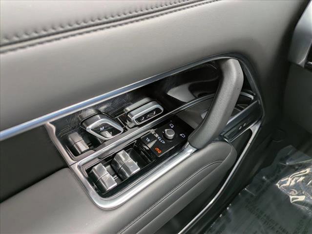 Certified 2023 Land Rover Range Rover SE image 19