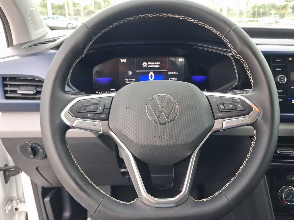 Certified 2023 Volkswagen Taos SE FWD image 22