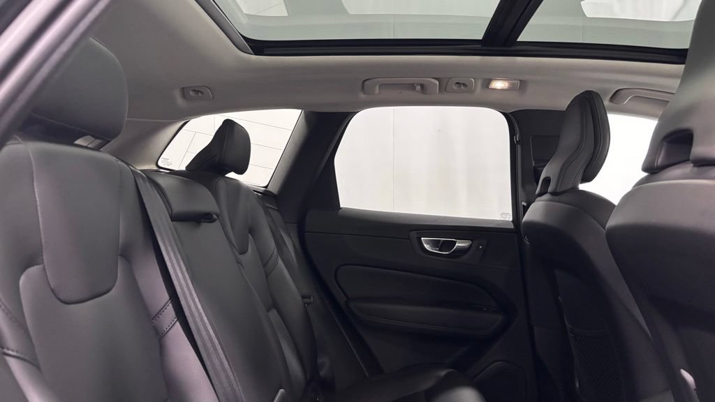 Certified 2025 Volvo XC60 B5 Core AWD/4WD image 25