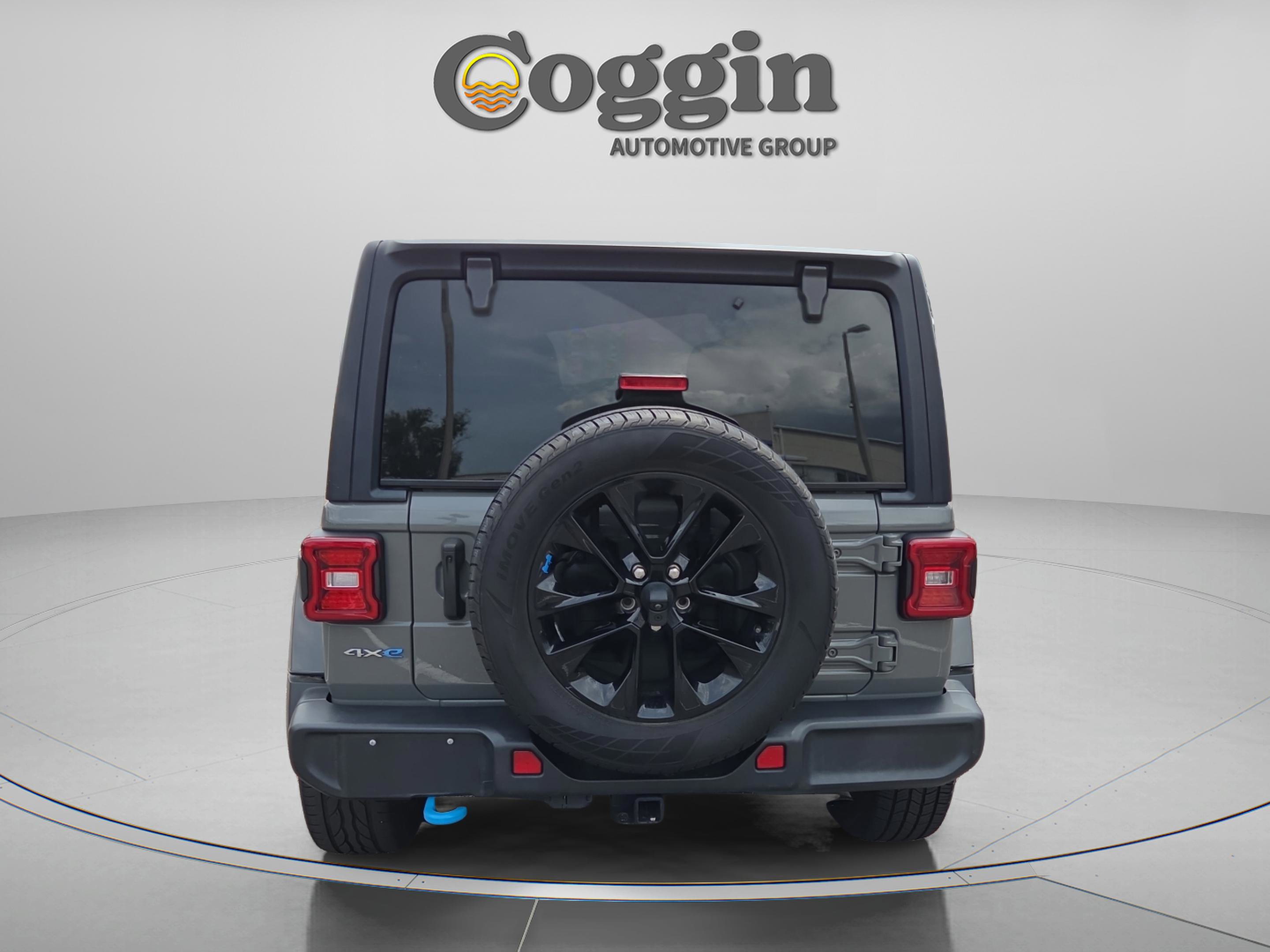 Used 2023 Jeep Wrangler Unlimited Sahara AWD/4WD image 4