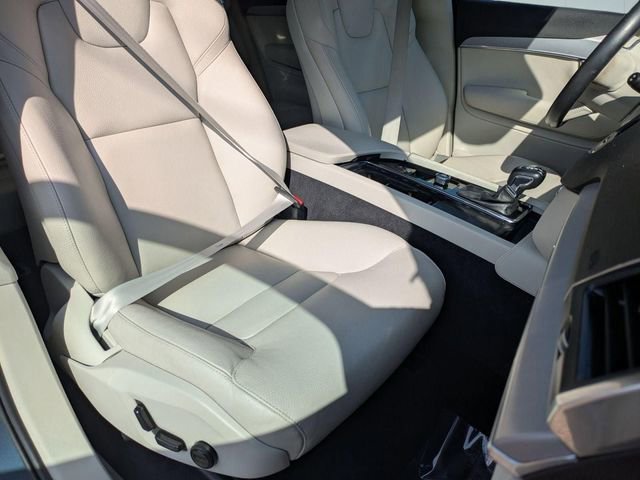 Used 2022 Volvo XC90 T5 Momentum w/ Climate Package image 28