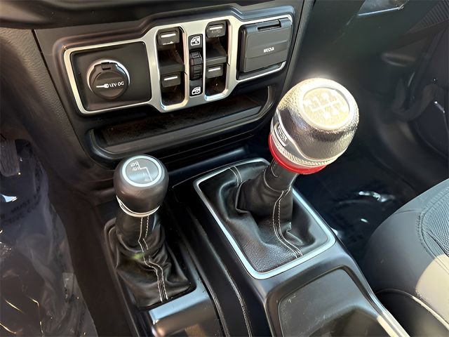 Used 2019 Jeep Wrangler Unlimited Sahara w/ Cold Weather Group image 13