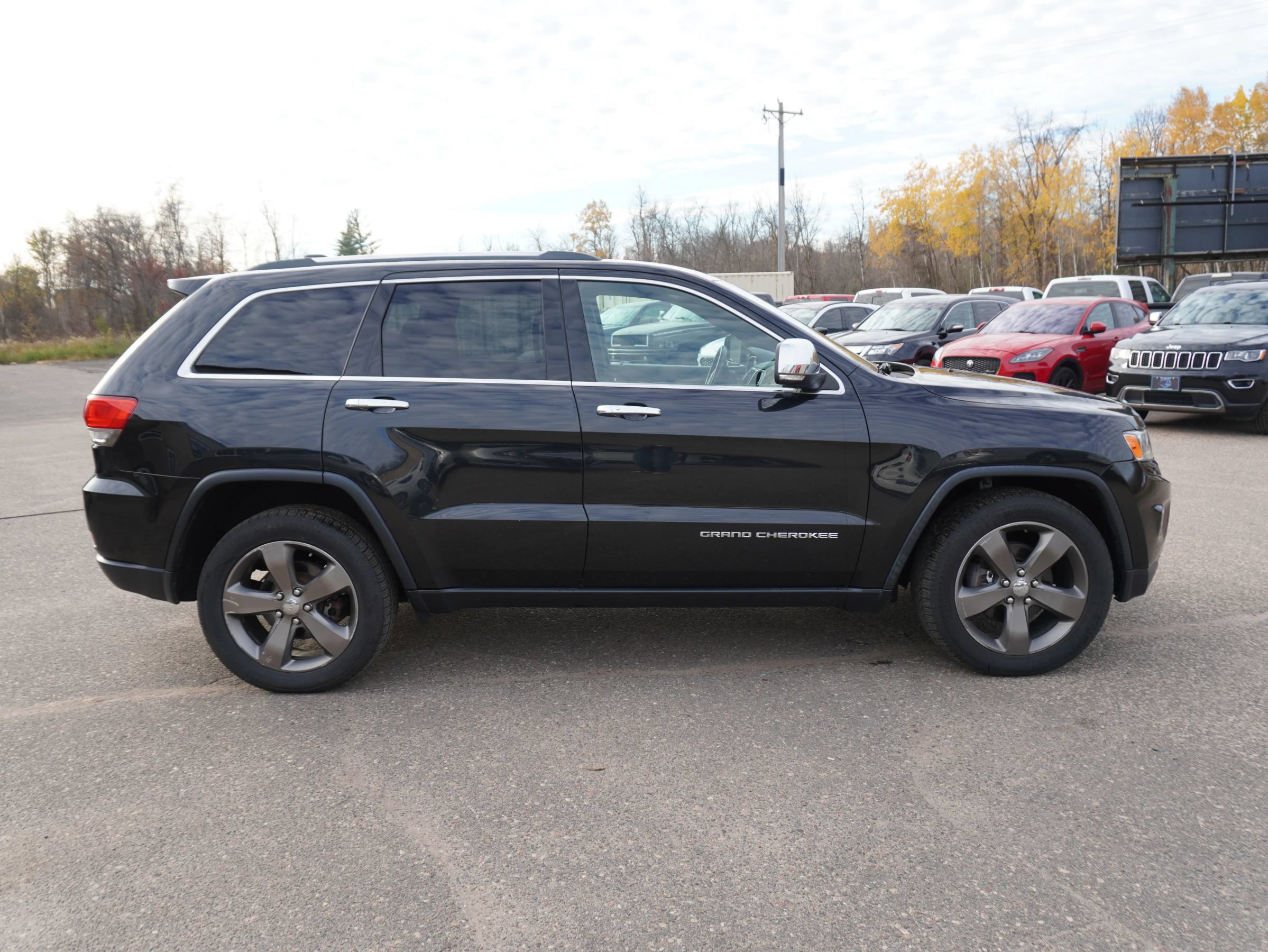 Used 2016 Jeep Grand Cherokee Limited AWD/4WD image 4