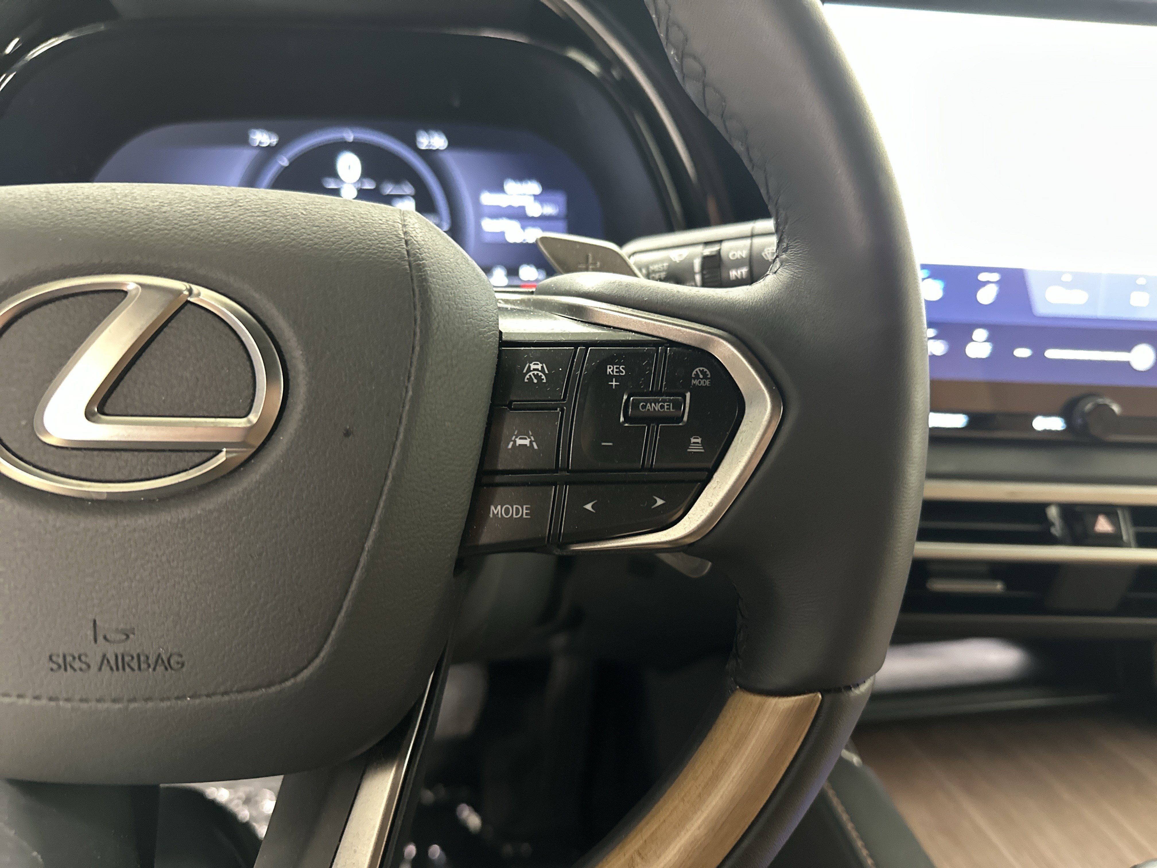 Certified 2025 Lexus RX 350h w/ Accessory Package (Z1) AWD/4WD image 20