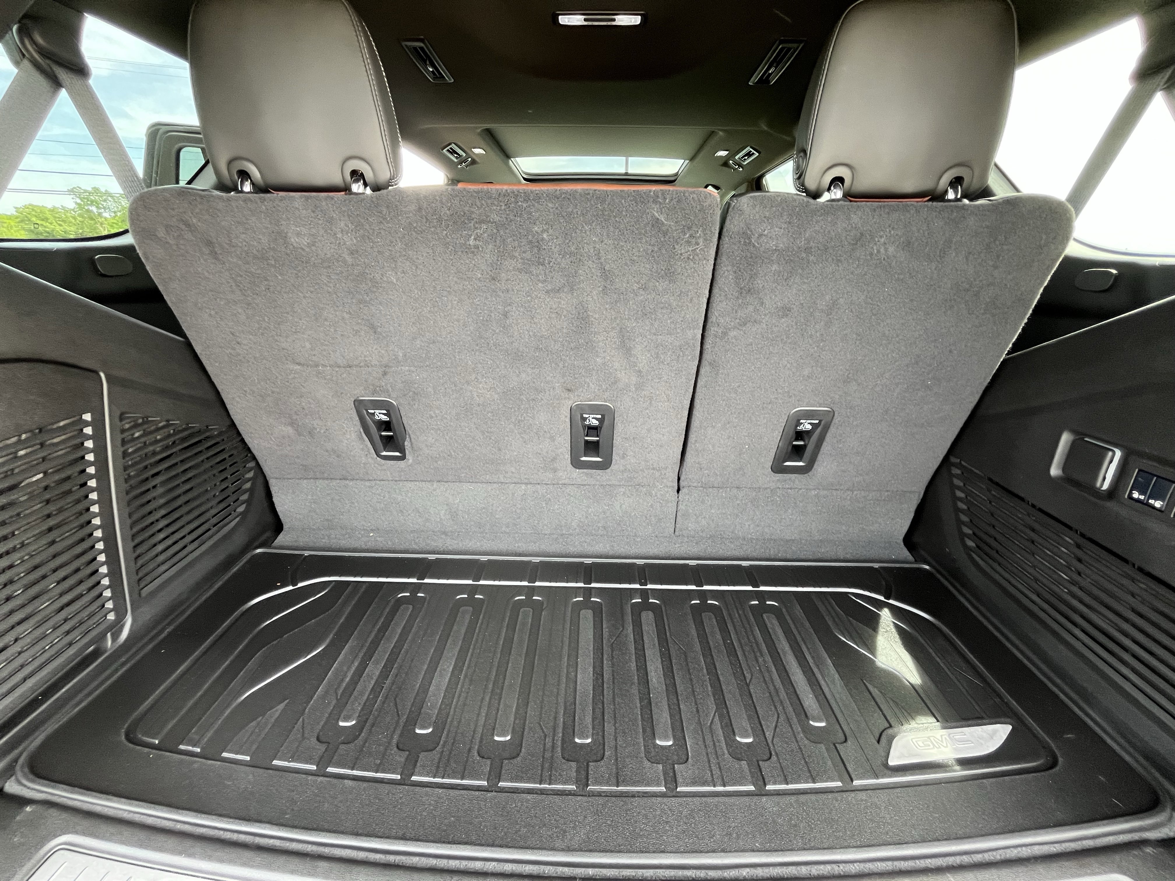 Used 2024 GMC Yukon Denali Ultimate image 32