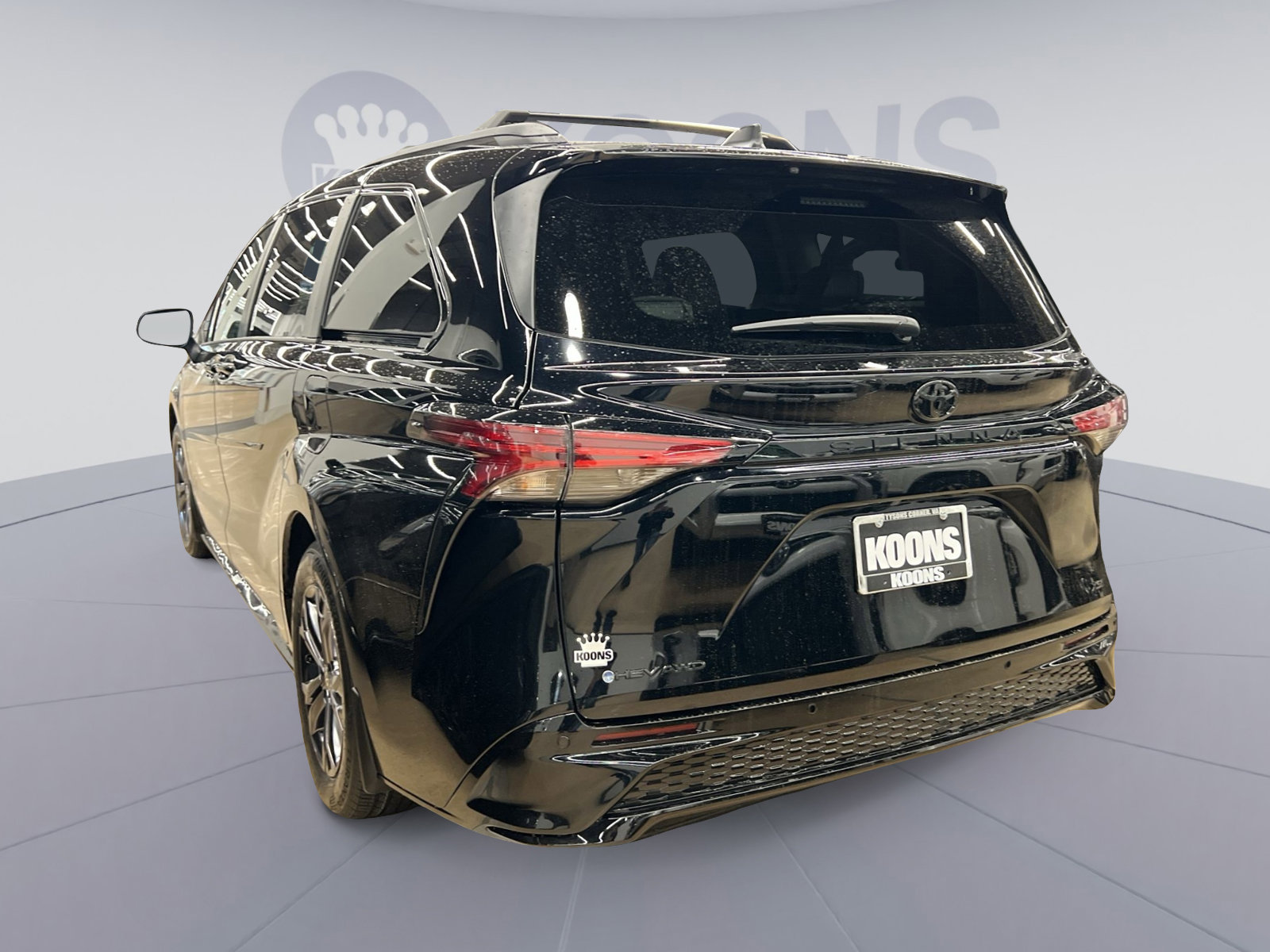 Used 2026 Toyota Sienna XSE image 2