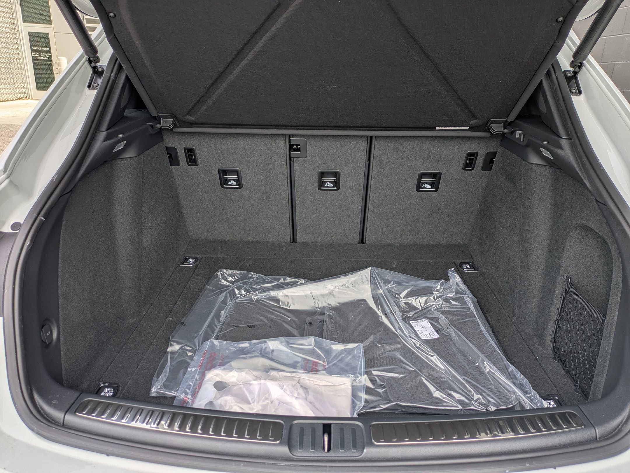 Certified 2025 Porsche Macan image 24