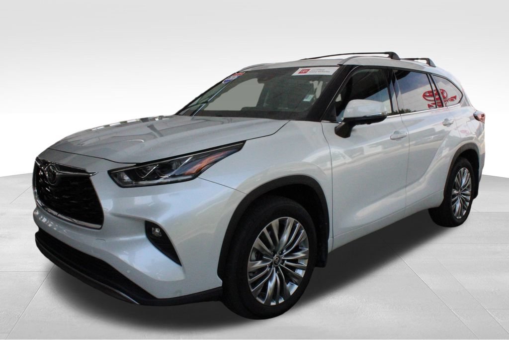 Certified 2026 Toyota Highlander Platinum AWD/4WD image 12