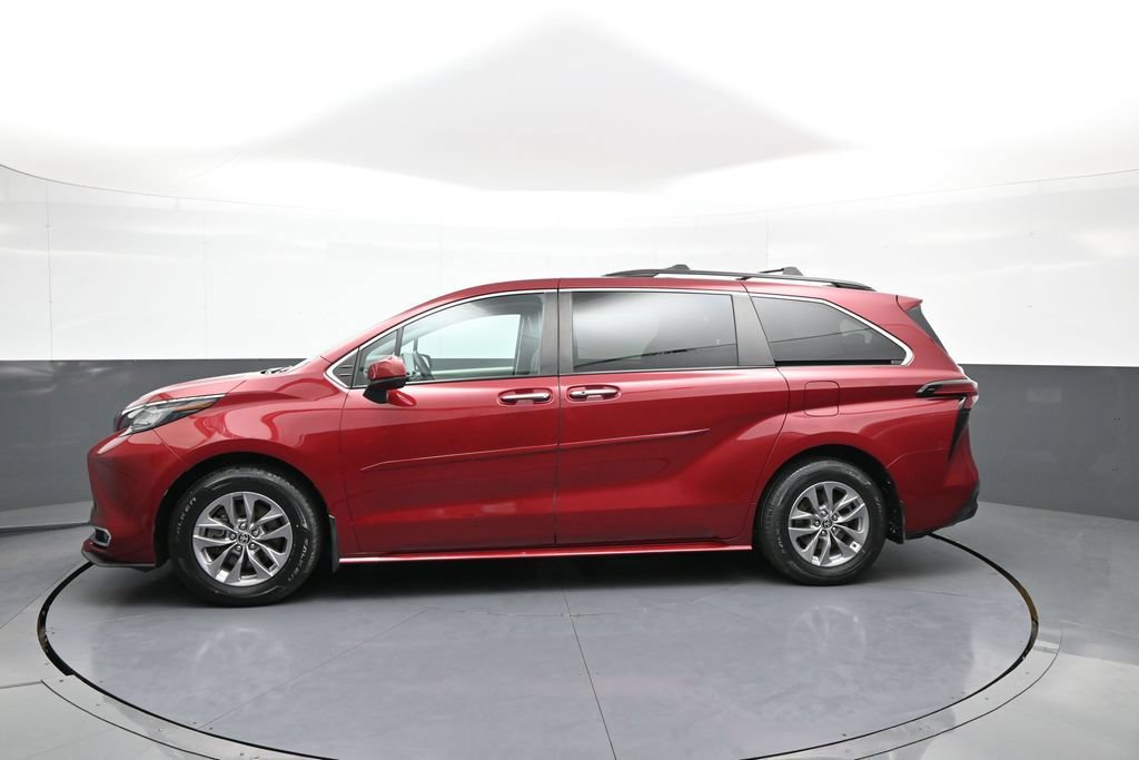 Certified 2022 Toyota Sienna XLE AWD/4WD image 9