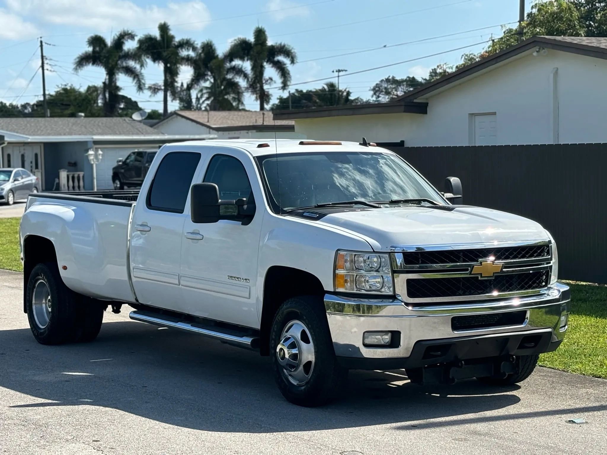 Used 2014 Chevrolet Silverado 3500 LTZ w/ LTZ Plus Package image 2