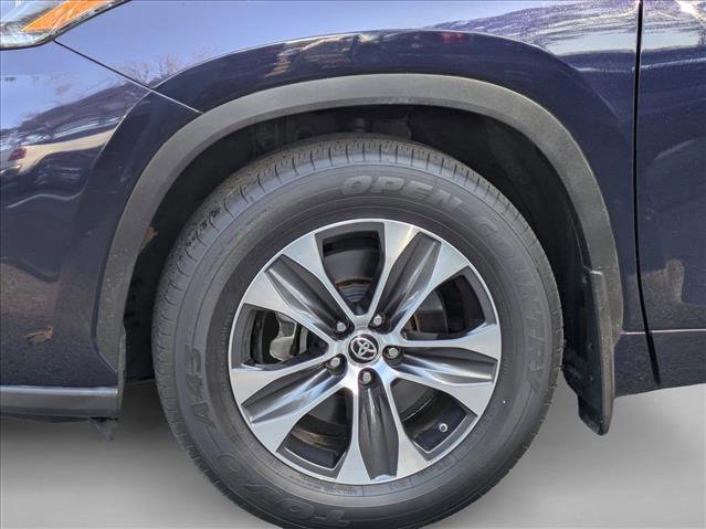 Used 2021 Toyota Highlander XLE image 9