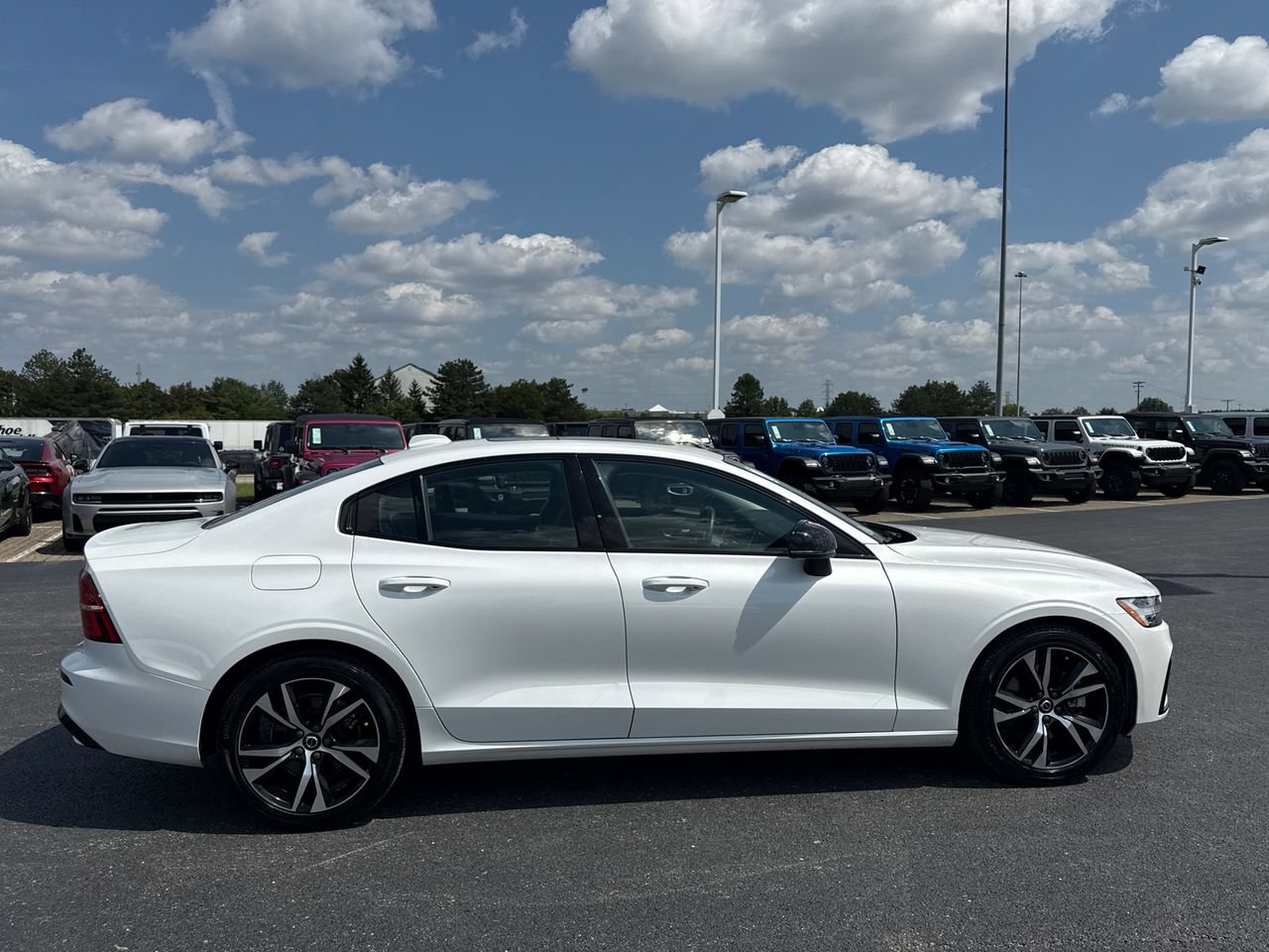Used 2024 Volvo S60 B5 Core FWD image 2