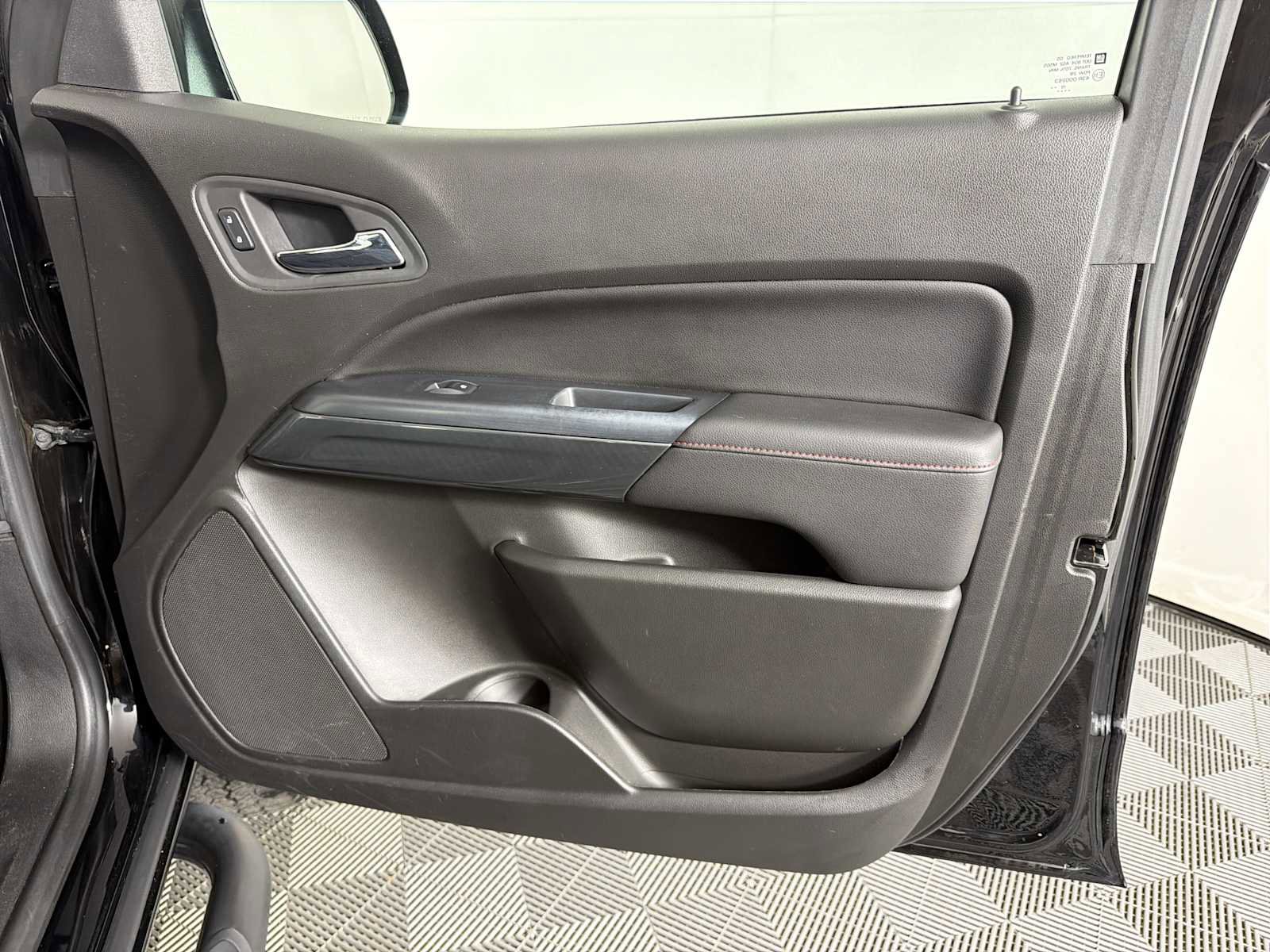 Used 2016 GMC Canyon SLE w/ All Terrain Package image 13