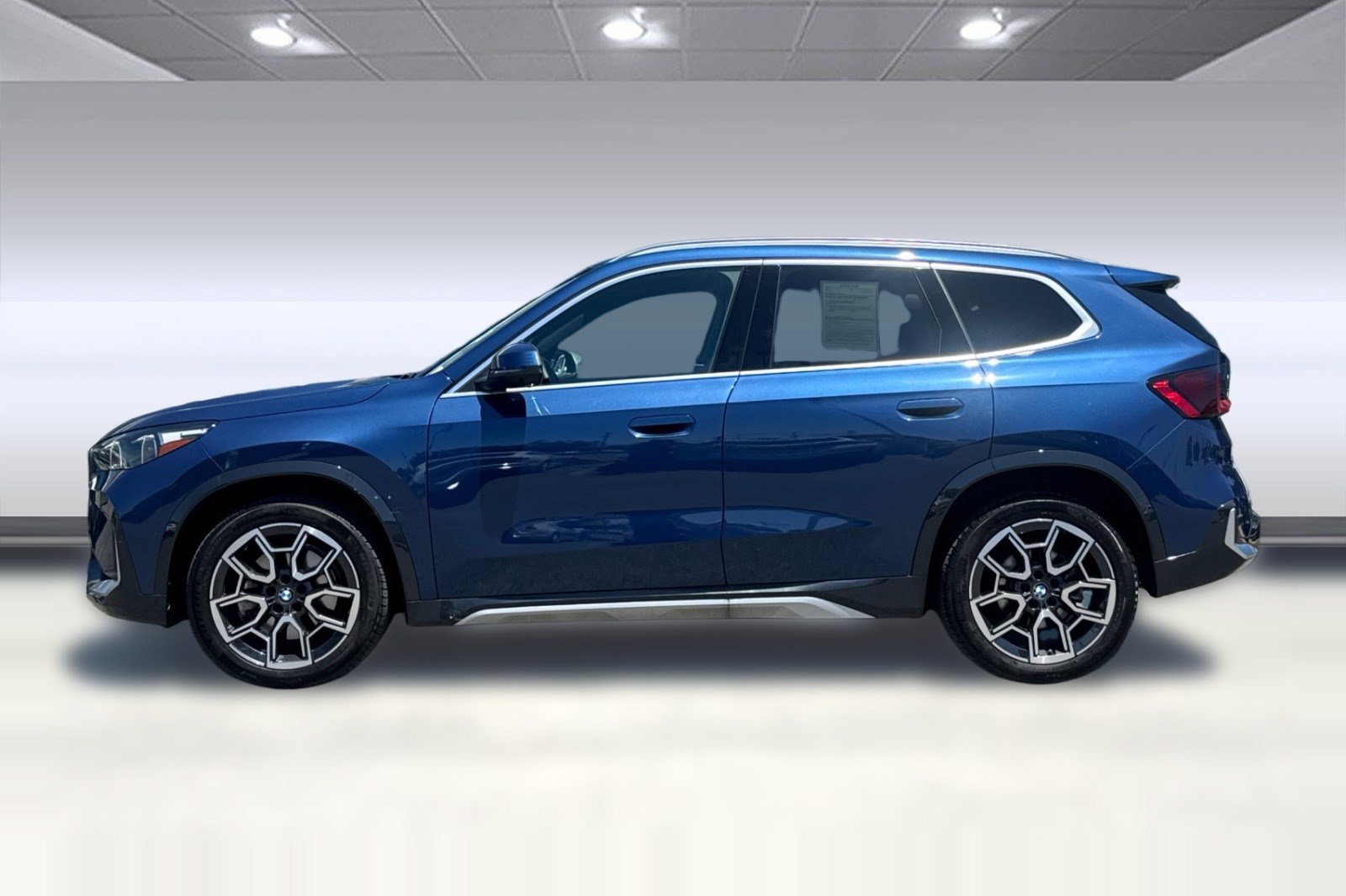 Used 2025 BMW X1 xDrive28i w/ Premium Package AWD/4WD image 2