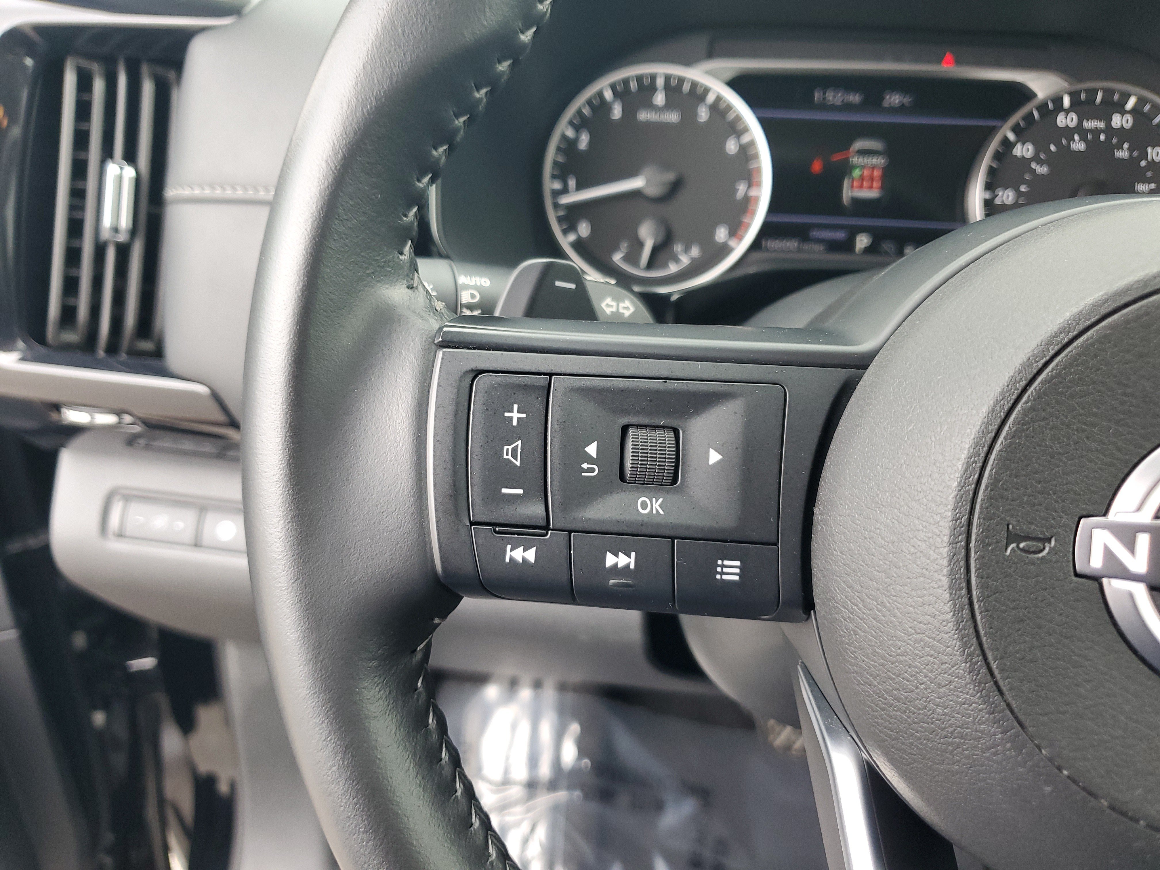 Certified 2025 Nissan Pathfinder SV w/ Black Appearance Package FWD image 22